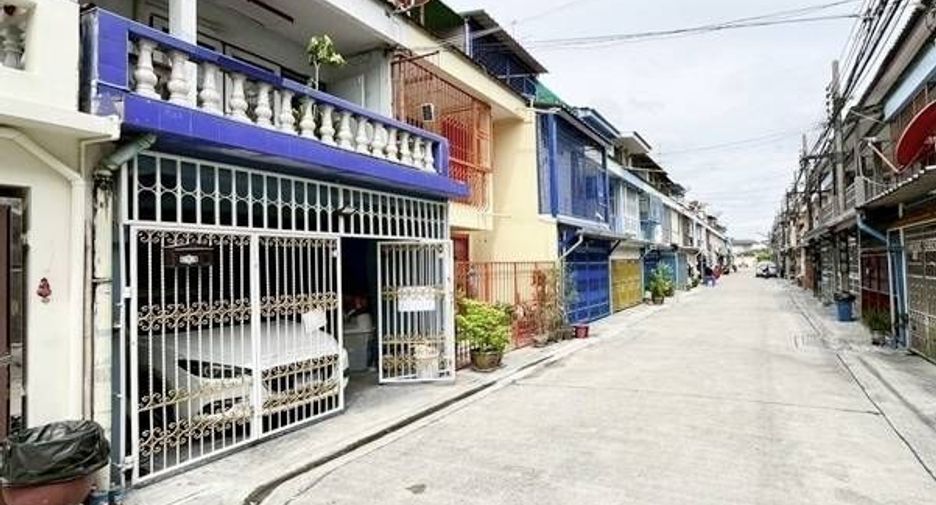 Casa adosada en venta de 3 habitaciones en Chom Thong, Bangkok