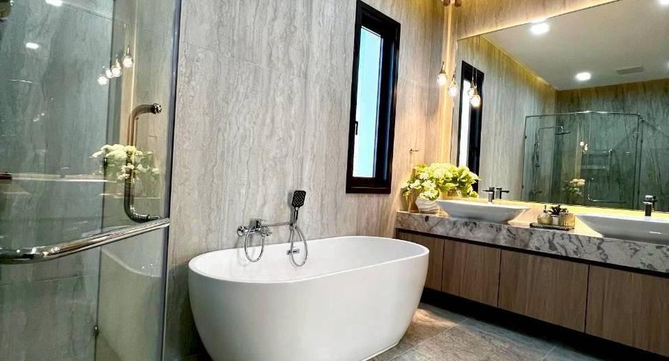 For sale 5 bedrooms villa in East Pattaya, Pattaya