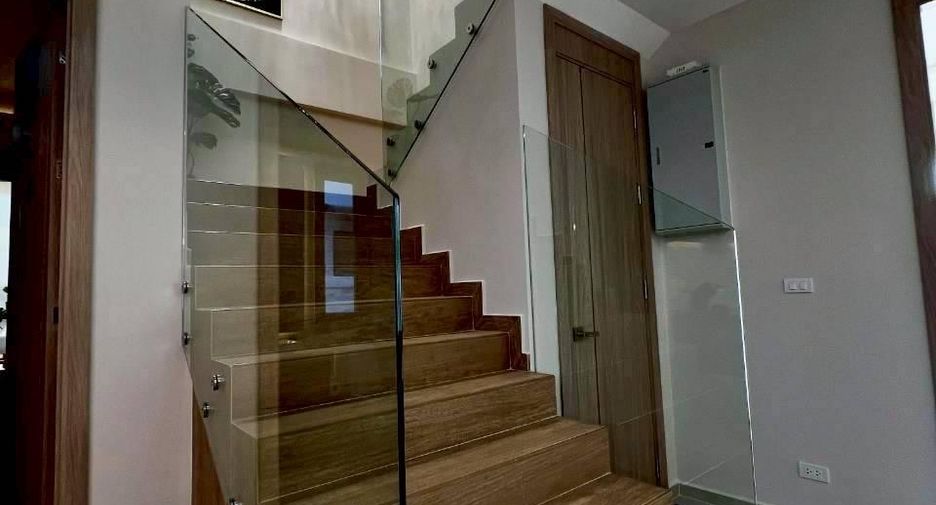 For sale 5 bedrooms villa in East Pattaya, Pattaya