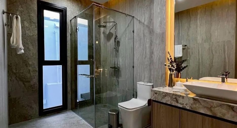 For sale 5 bedrooms villa in East Pattaya, Pattaya