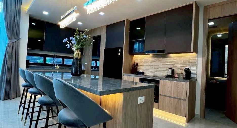 For sale 5 bedrooms villa in East Pattaya, Pattaya