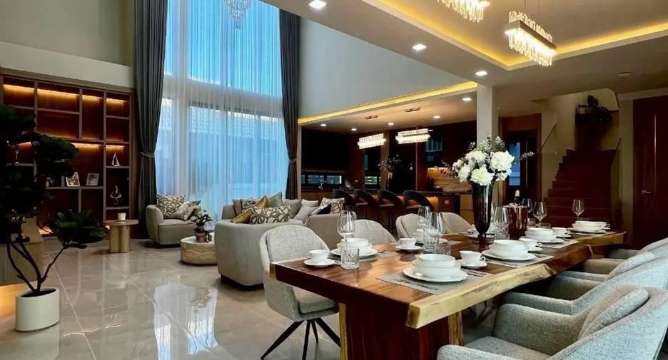 For sale 5 bedrooms villa in East Pattaya, Pattaya