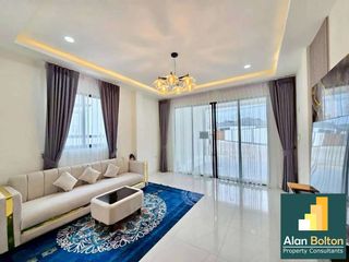 Casa en alquiler de 3 habitaciones en Bang Lamung, Chonburi