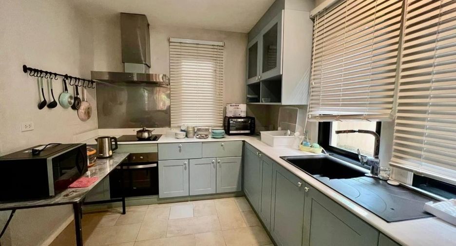 For rent 4 bedrooms villa in Huay Yai, Pattaya