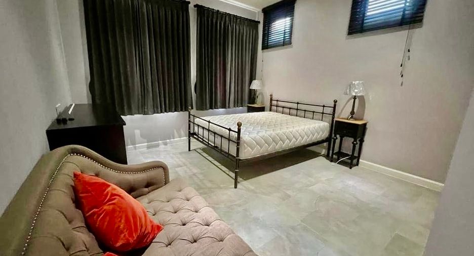 For rent 4 bedrooms villa in Huay Yai, Pattaya
