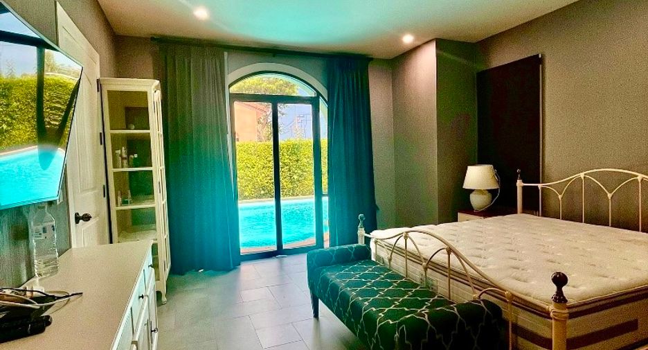 For rent 4 bedrooms villa in Huay Yai, Pattaya