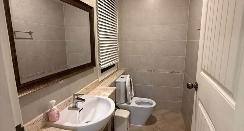 À louer 4 chambres villa à Huay Yai, Pattaya
