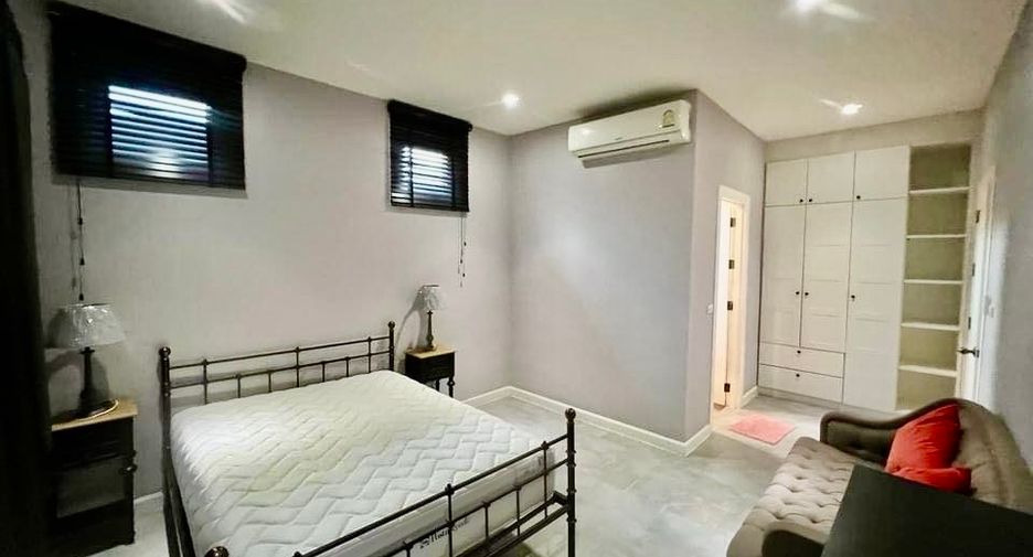 For rent 4 bedrooms villa in Huay Yai, Pattaya