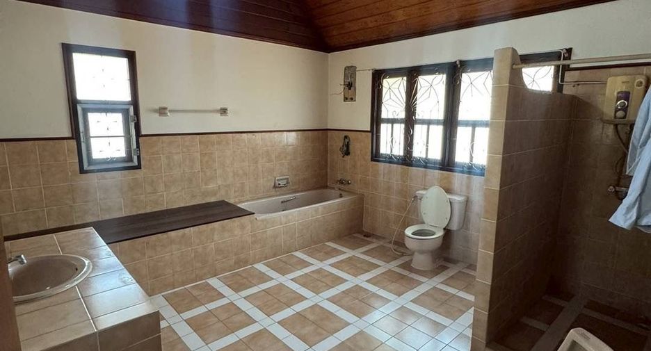 For sale 4 bedrooms house in Hang Dong, Chiang Mai