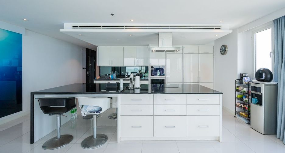 For sale 3 bedrooms condo in Bang Lamung, Chonburi