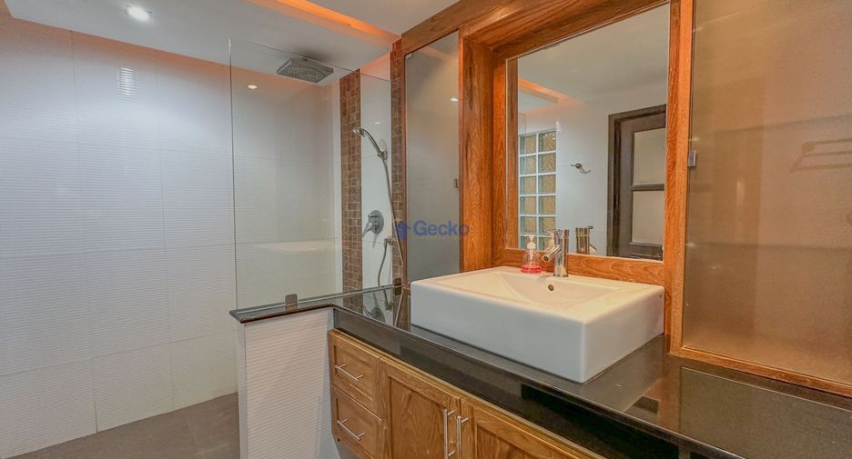 For rent 2 bedrooms condo in Bang Lamung, Chonburi