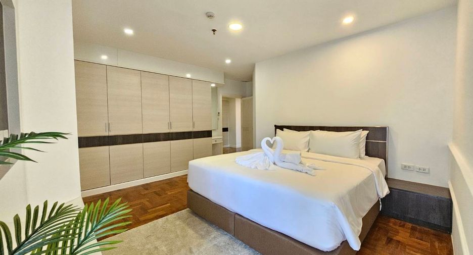 For rent 3 bedrooms condo in Watthana, Bangkok