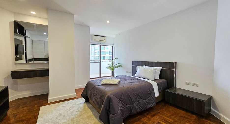 For rent 3 bedrooms condo in Watthana, Bangkok