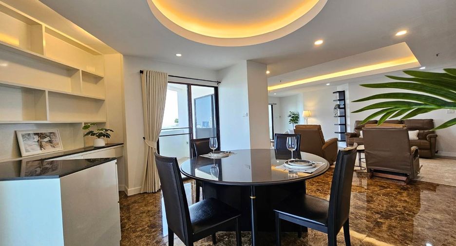 For rent 3 bedrooms condo in Watthana, Bangkok