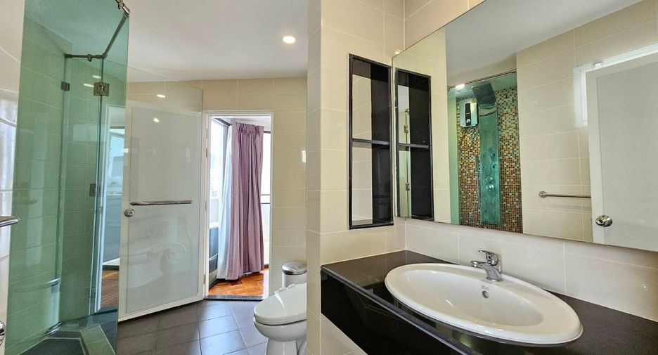 For rent 3 bedrooms condo in Watthana, Bangkok