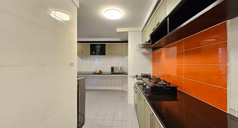 For rent 3 bedrooms condo in Watthana, Bangkok