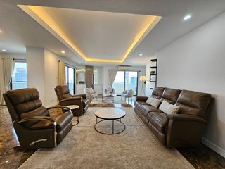 Condo en alquiler de 3 habitaciones en Watthana, Bangkok