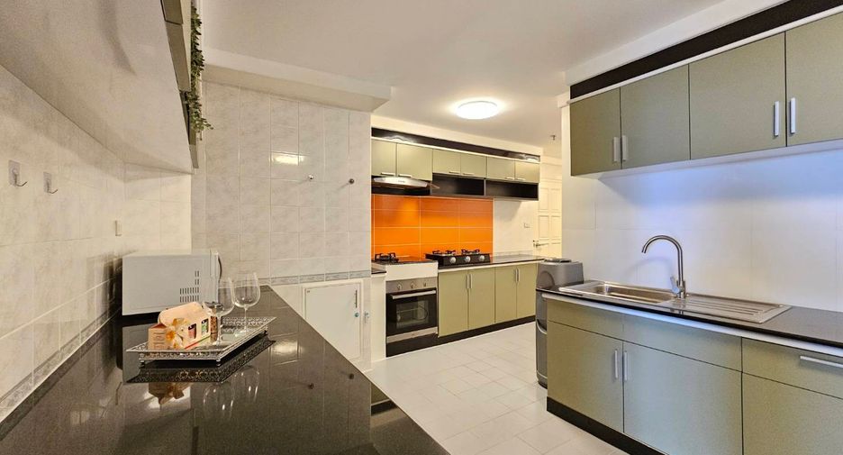 For rent 3 bedrooms condo in Watthana, Bangkok