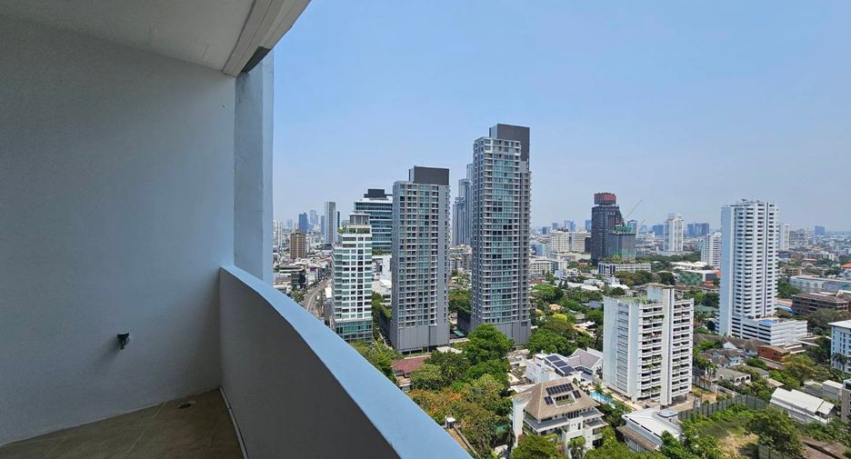 For rent 3 bedrooms condo in Watthana, Bangkok