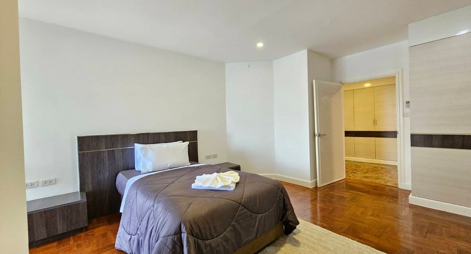 For rent 3 bedrooms condo in Watthana, Bangkok