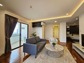 Condo en alquiler de 3 habitaciones en Watthana, Bangkok