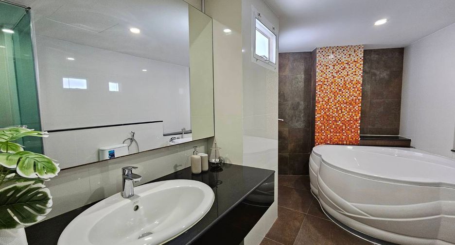 For rent 3 bedrooms condo in Watthana, Bangkok