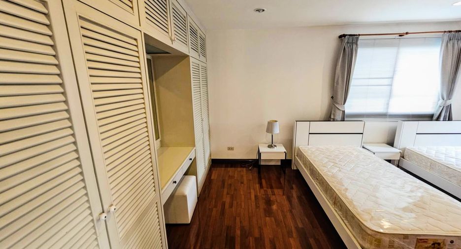 À louer 3 chambres condo à Pathum Wan, Bangkok