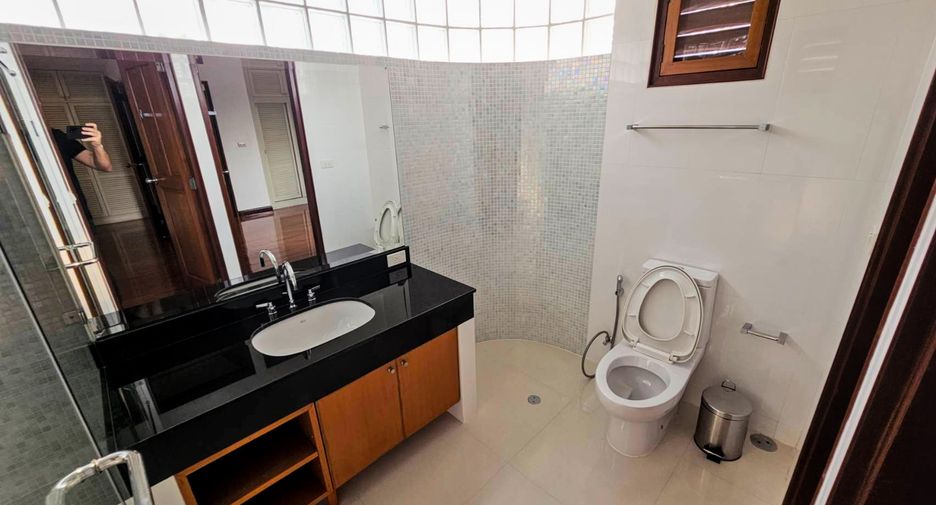 À louer 3 chambres condo à Pathum Wan, Bangkok