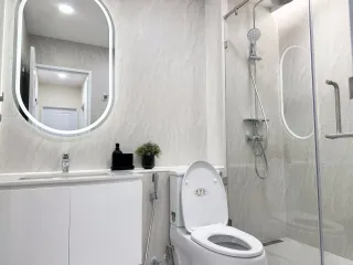 For rent 3 bedrooms condo in Pathum Wan, Bangkok