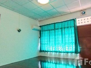 Аренда 3 спальни торговое помещение в Пхая Тхаи, Бангкок