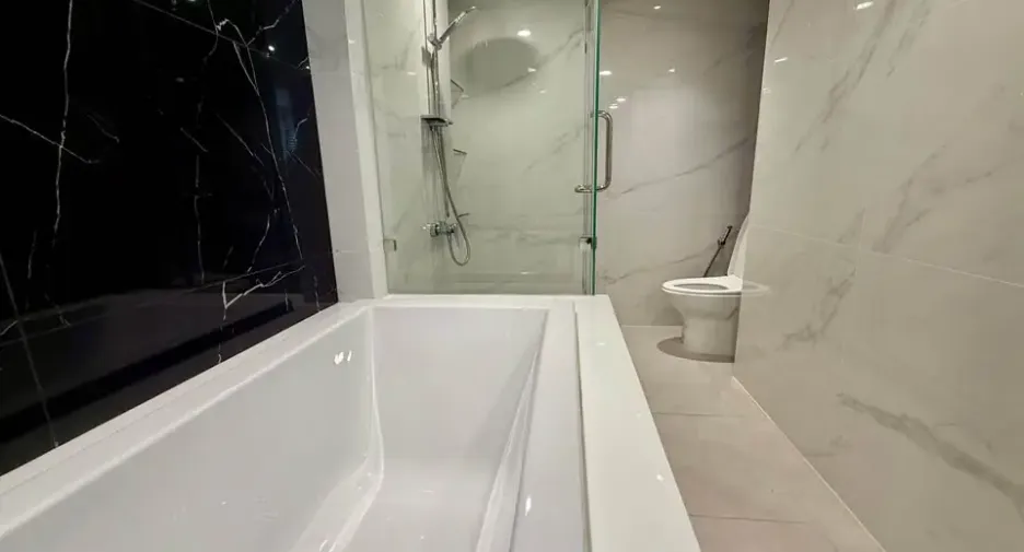 For rent and for sale 4 bedrooms condo in Khlong Toei, Bangkok