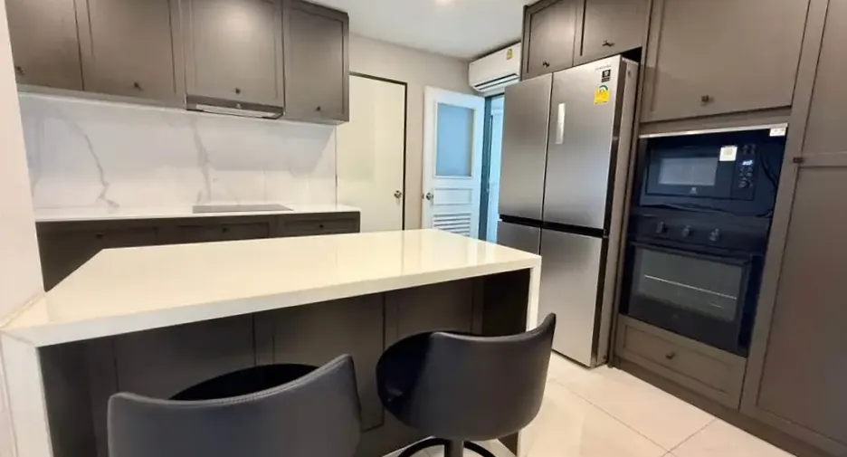 For rent and for sale 4 bedrooms condo in Khlong Toei, Bangkok