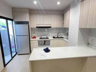 出租 3 卧室 联排别墅 在 Suan Luang, 曼谷