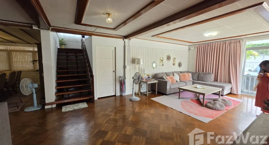 For rent 6 bedrooms villa in Mueang Chiang Mai, Chiang Mai