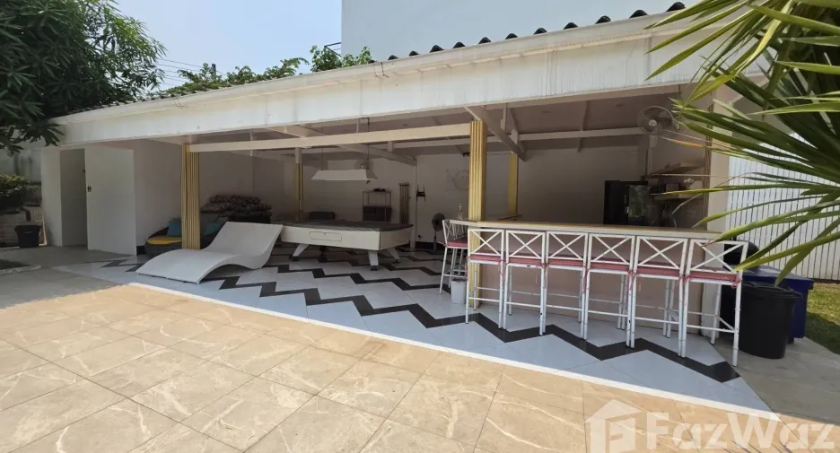 For rent 6 bedrooms villa in Mueang Chiang Mai, Chiang Mai