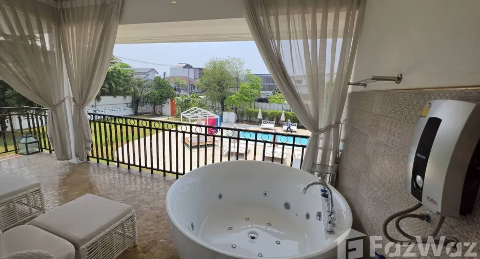 For rent 6 bedrooms villa in Mueang Chiang Mai, Chiang Mai