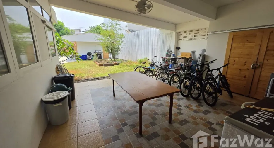 For rent 6 bedrooms villa in Mueang Chiang Mai, Chiang Mai