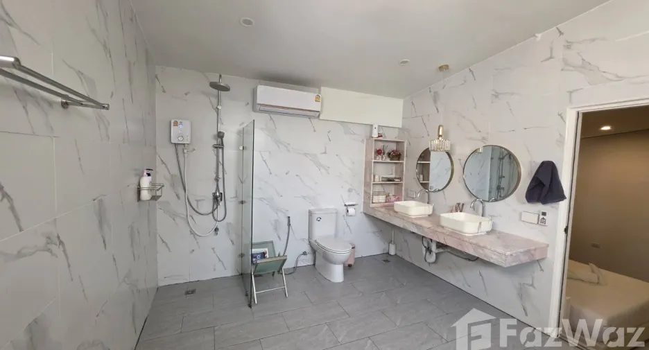 For rent 6 bedrooms villa in Mueang Chiang Mai, Chiang Mai