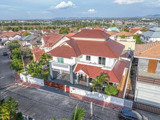 Villa en venta de 5 habitaciones en Bang Lamung, Chonburi