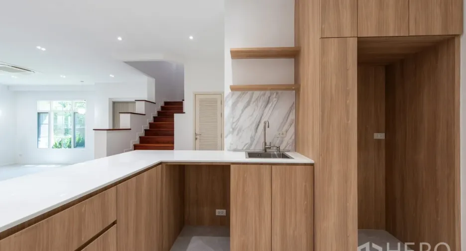 For sale 4 bedrooms house in Prawet, Bangkok