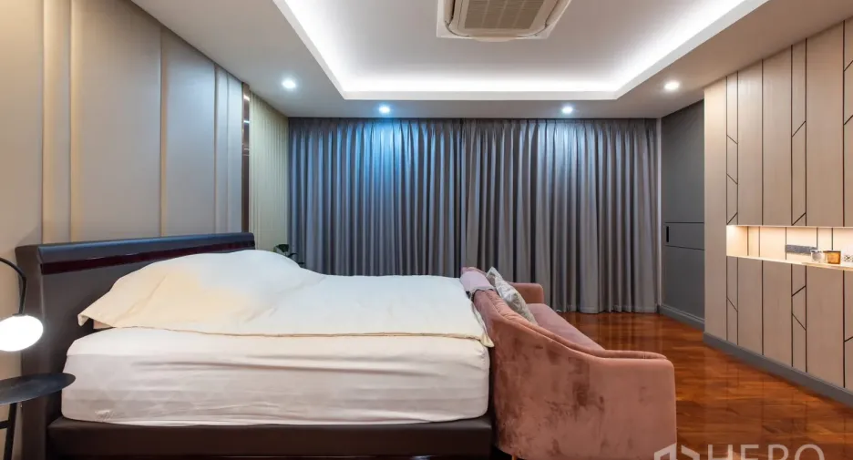 For sale 4 bedrooms house in Prawet, Bangkok