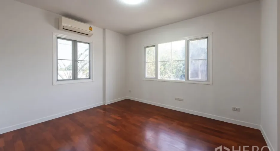 For sale 4 bedrooms house in Prawet, Bangkok