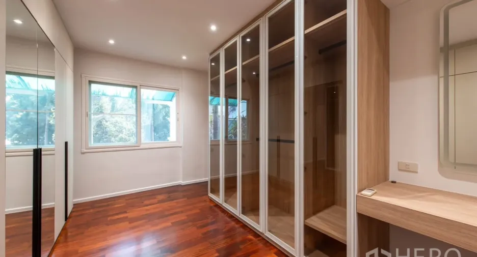 For sale 4 bedrooms house in Prawet, Bangkok