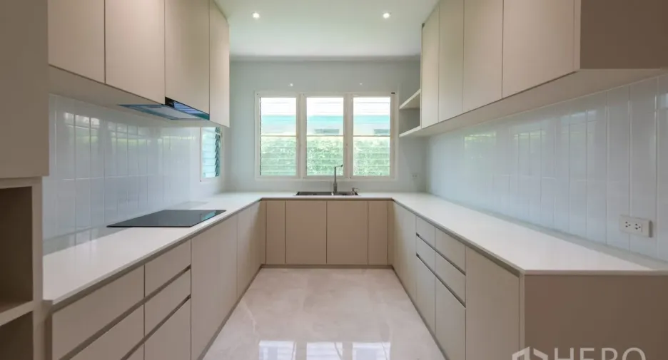 For sale 4 bedrooms house in Prawet, Bangkok