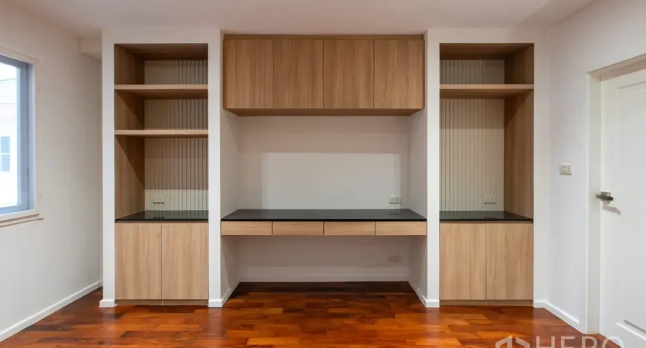 For sale 4 bedrooms house in Prawet, Bangkok