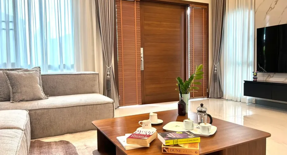 Casa en alquiler de 5 habitaciones en Bang Phli, Samut Prakan