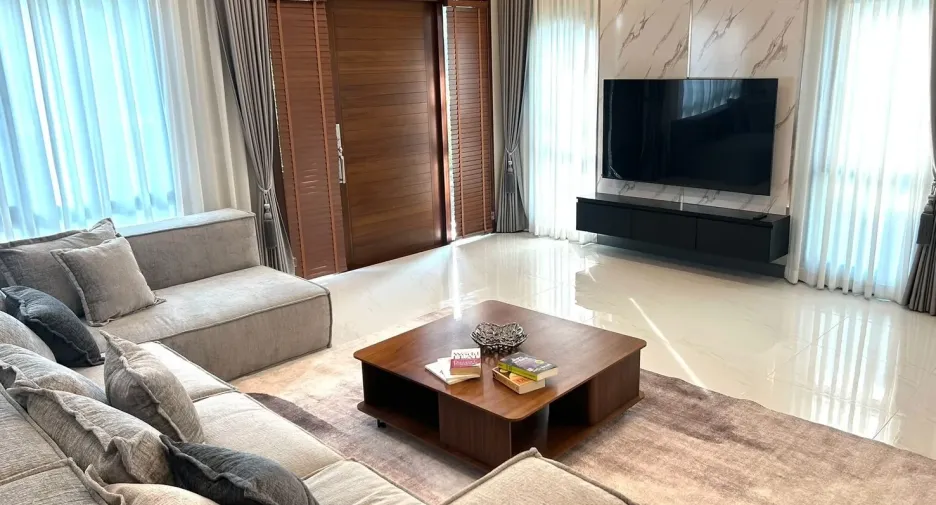 Casa en alquiler de 5 habitaciones en Bang Phli, Samut Prakan