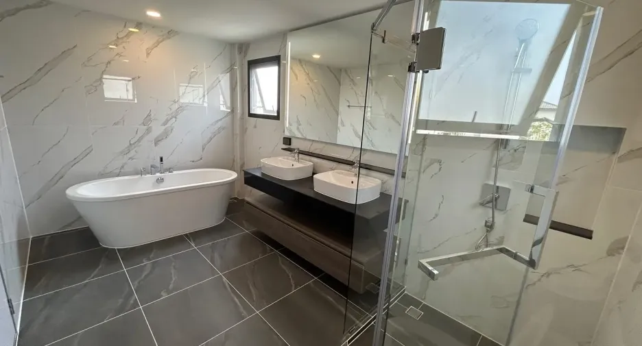 Casa en alquiler de 5 habitaciones en Bang Phli, Samut Prakan