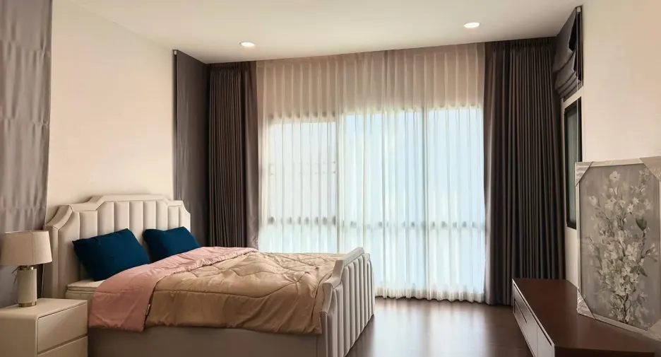 Casa en alquiler de 5 habitaciones en Bang Phli, Samut Prakan