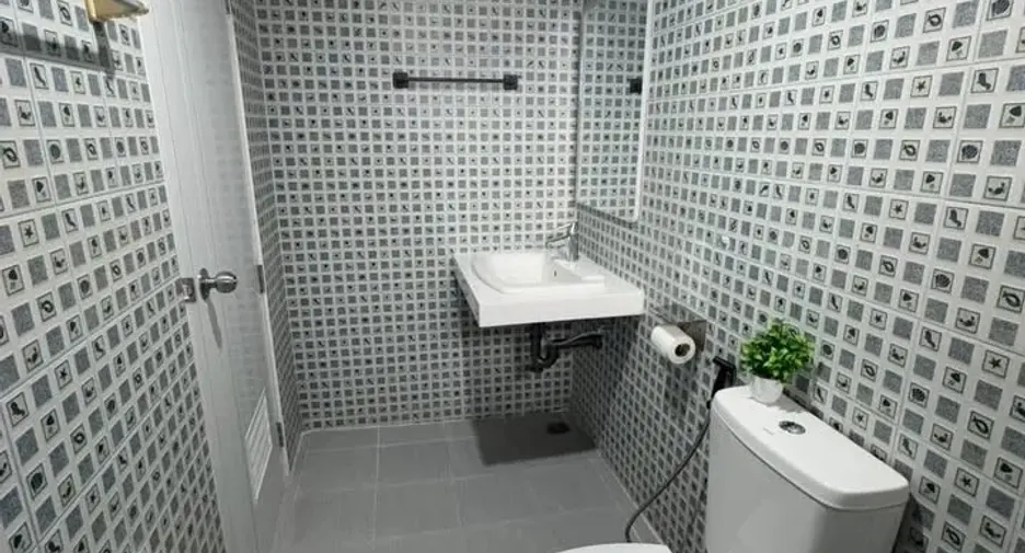 For rent 3 bedrooms condo in Huai Khwang, Bangkok